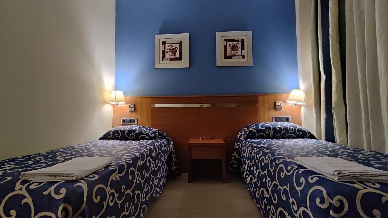 Hostal Llanos Extremadura Альмендралехо Экстерьер фото