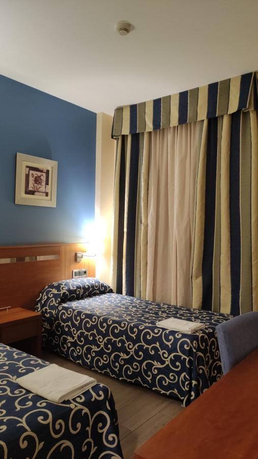 Hostal Llanos Extremadura Альмендралехо Экстерьер фото