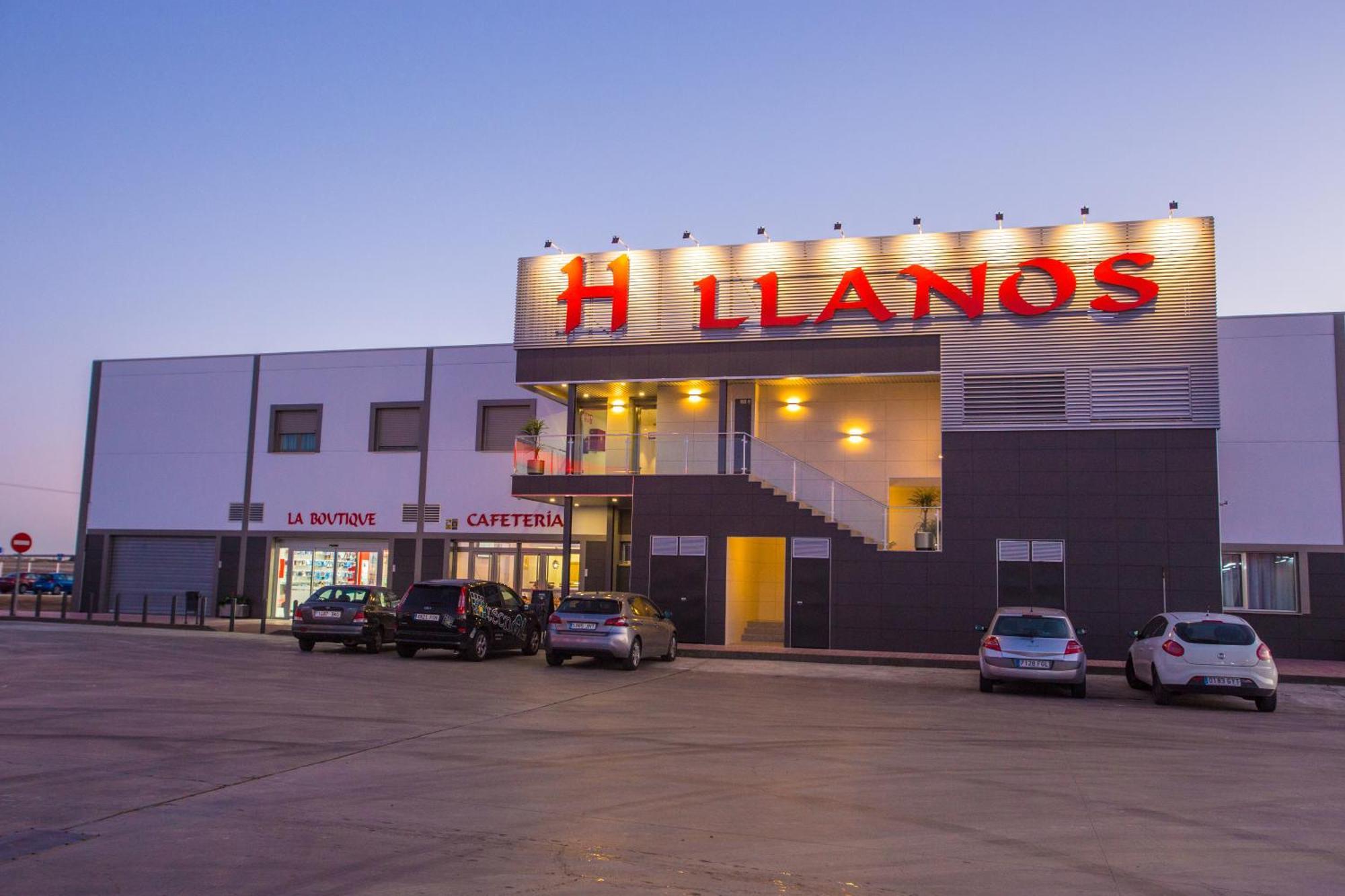 Hostal Llanos Extremadura Альмендралехо Экстерьер фото